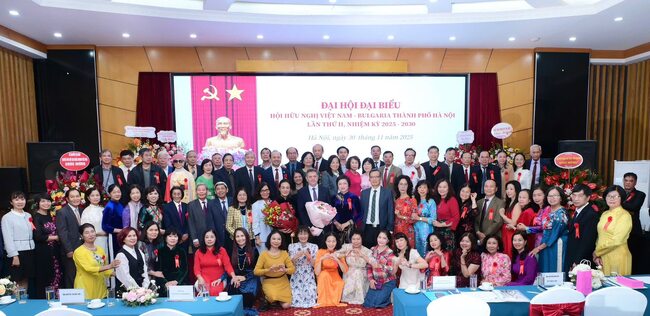 Българският посланик в Ханой Павлин Тодоров участва във Втория конгрес на Асоциацията за приятелство Виетнам - България