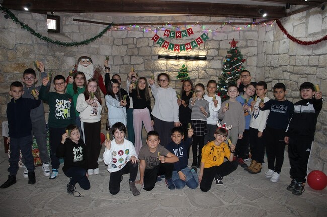 РИМ-Разград: Детска коледна работилница за свещи от натурален пчелен восък в Етнографския музей