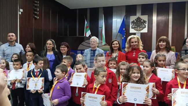 Ученици от Сливен спечелиха 116 медала на есенния кръг на състезанието „Математика без граници“