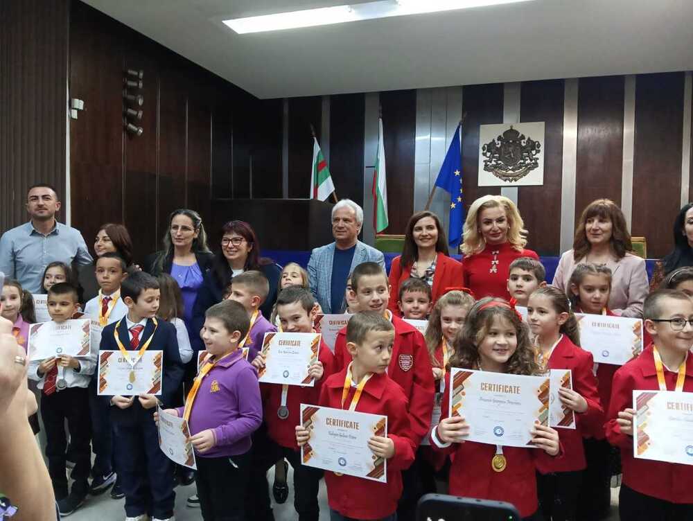 Ученици от Сливен спечелиха 116 медала на есенния кръг на състезанието „Математика без граници“