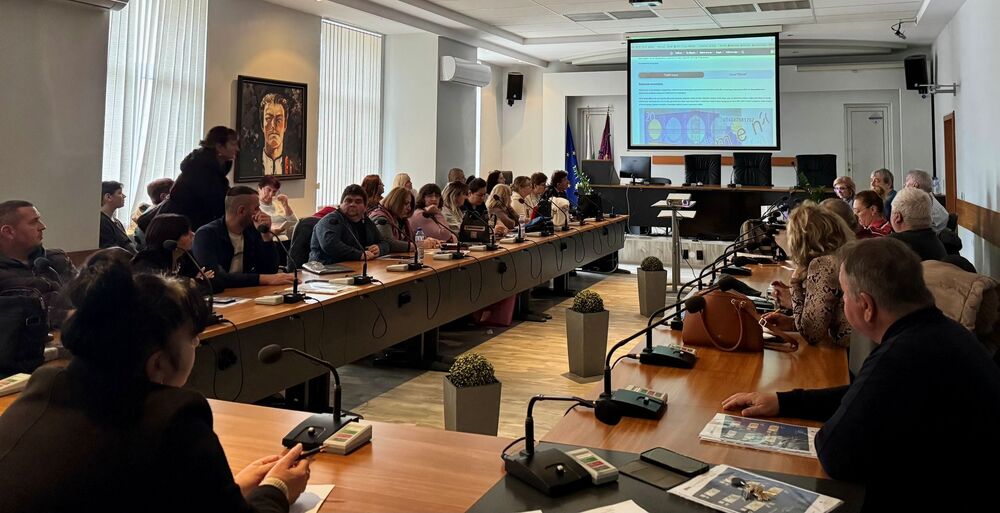 Кметове, кметски наместници и служители в Община Ловеч са преминали обучение за разпознаване на евро банкнотите