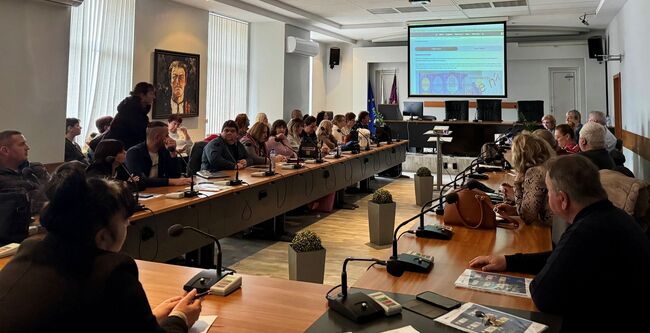 Кметове, кметски наместници и служители в Община Ловеч са преминали обучение за разпознаване на евро банкнотите