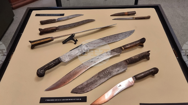 .Смилянските ножове са наричани каракулаци и яламии, разказа ножарят Виолин Калчев по повод на изложба във Варна