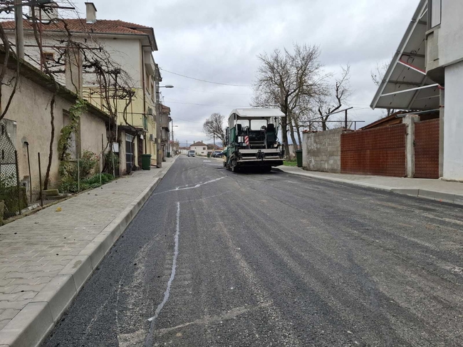Приключват ремонтните дейности по три от ключовите улици в Павел баня