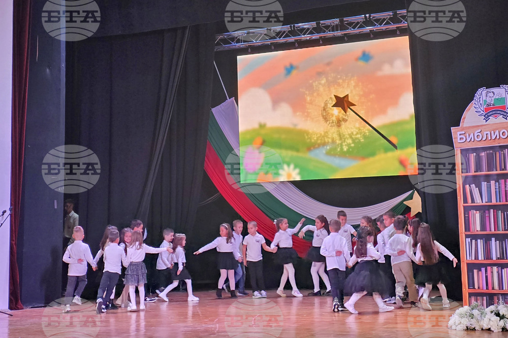 Петрич - 77-години средно училище „Никола Вапцаров“