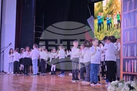 Петрич - 77-години средно училище „Никола Вапцаров“