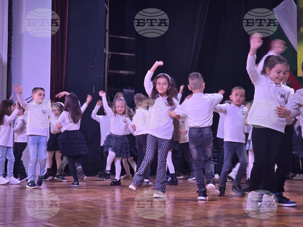 Петрич - 77-години средно училище „Никола Вапцаров“