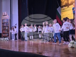 Петрич - 77-години средно училище „Никола Вапцаров“