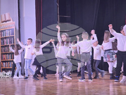 Петрич - 77-години средно училище „Никола Вапцаров“