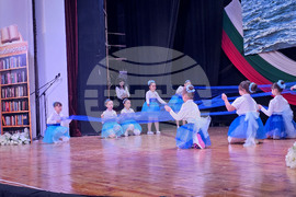 Петрич - 77-години средно училище „Никола Вапцаров“