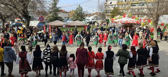 За пръв път в навечерието на Деня на Симеоновград се състоя коледен базар, съобщиха от общината