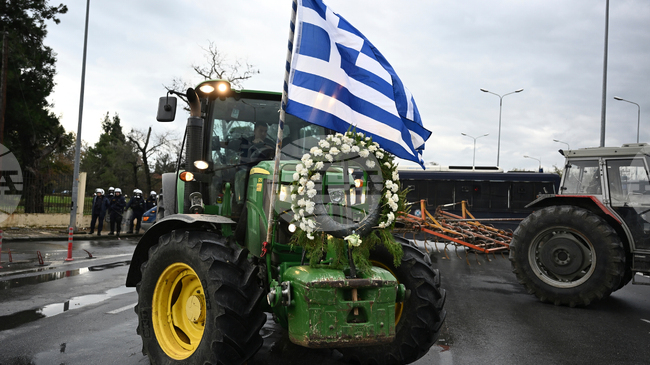Гръцкото правителство предупреди протестиращите земеделци, че няма да има толерантност към противозаконно поведение