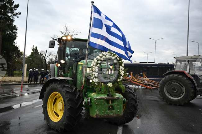 Гръцкото правителство предупреди протестиращите земеделци, че няма да има толерантност към противозаконно поведение