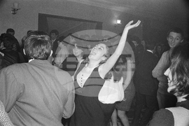 Веселие по време на бала на студентите във Висшия институт за театрално и филмово изкуство (ВИТИЗ) „Кръстьо Сарафов“  през 1968 година