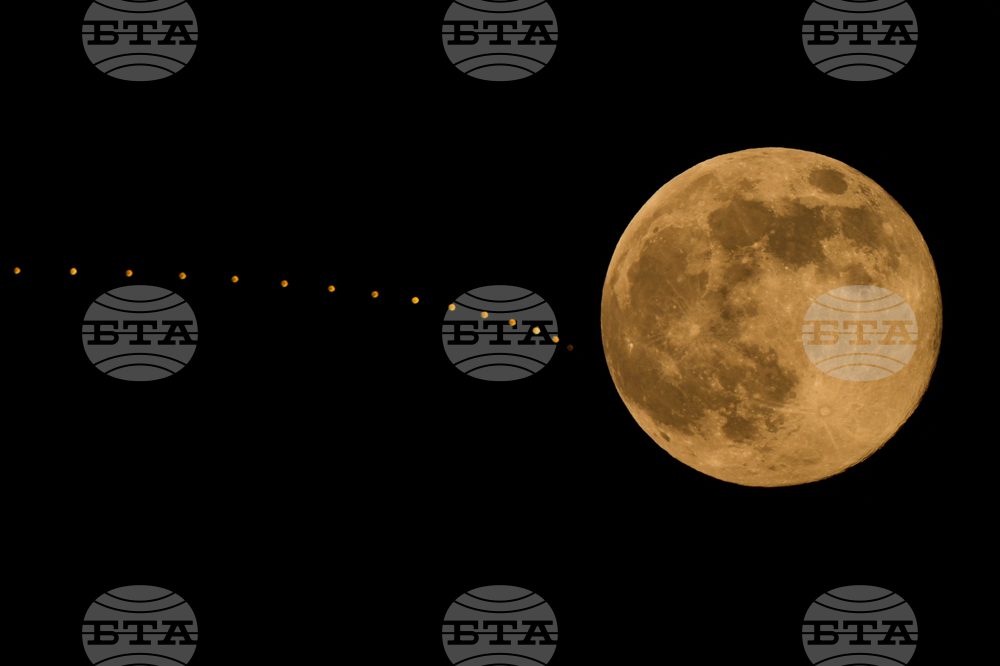 APTOPIX Missouri Supermoon