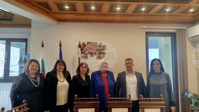 В Трявна подписаха колективни трудови договора за образованието и здравеопазването 