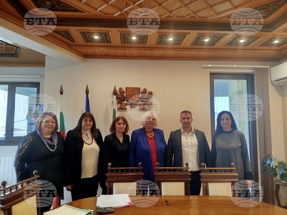 В Трявна подписаха колективни трудови договори за образованието и здравеопазването 