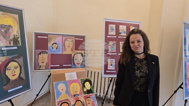 Детски творби по проект "Символите в изкуството" подредиха в плевенската галерия Дарение "Колекция Светлин Русев"