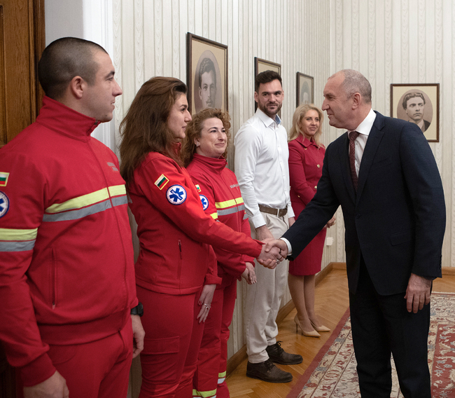 Утвърждаването на статута на парамедиците ще укрепи капацитета на спешната медицинска помощ в България, заяви президентът Румен Радев 