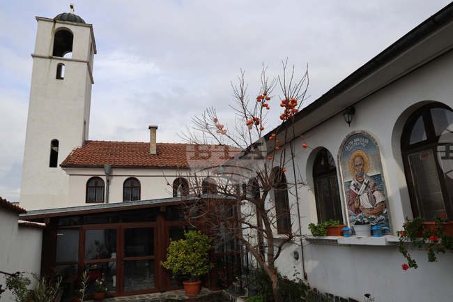 От днес започна подготовката за храмовия празник на църквата "Свети Николай" в благоевградския квартал "Грамада"