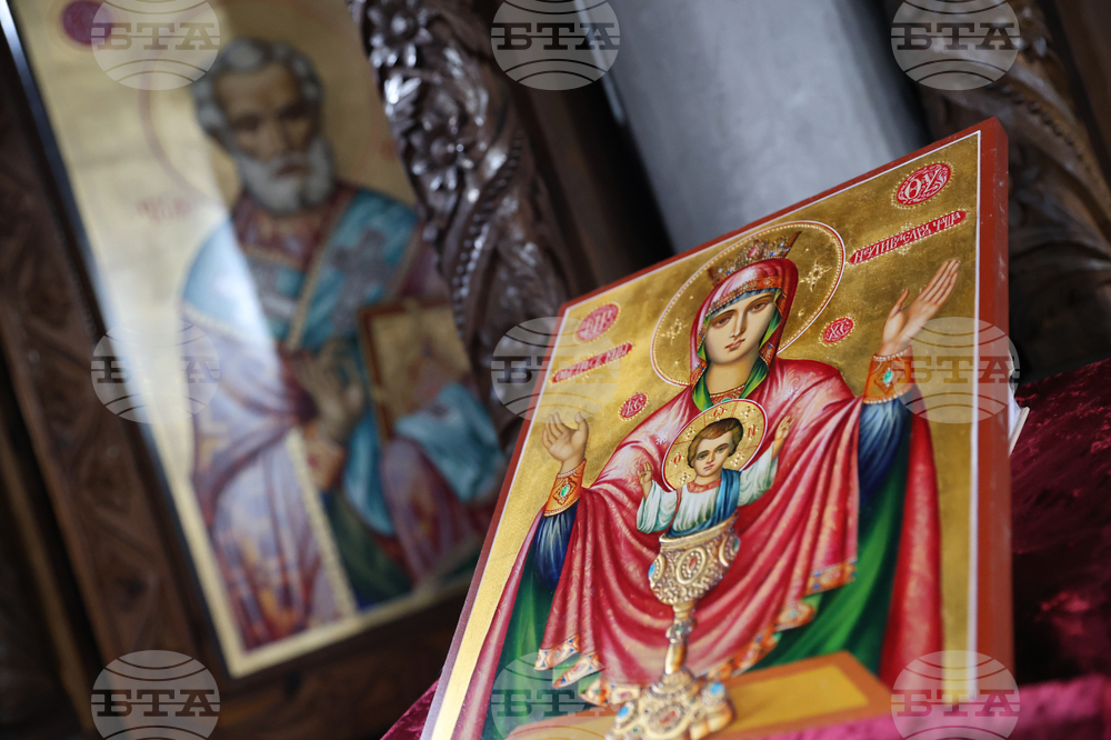 Благоевград - храм „Свети Николай“ - празник - подготовка