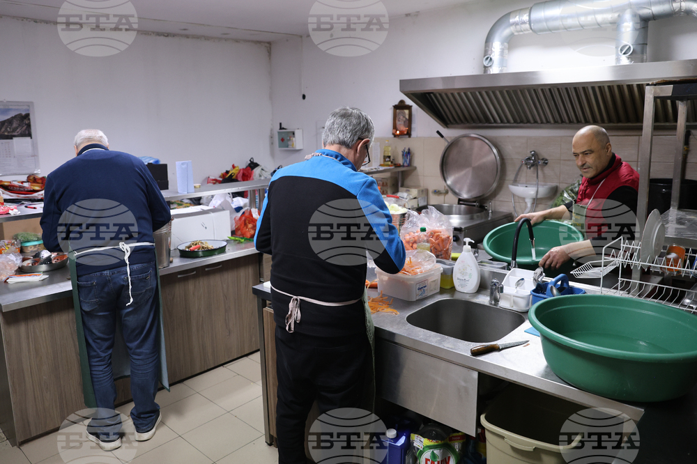 Благоевград - храм „Свети Николай“ - празник - подготовка