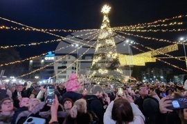 Перник - Коледeн базар - елха - празнични светлини