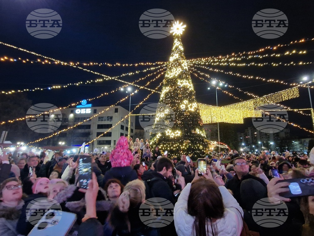 Перник - Коледeн базар - елха - празнични светлини