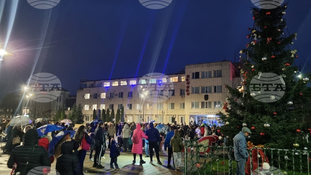 Търговище - коледна елха - светлини