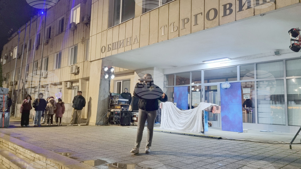 Търговище - коледна елха - светлини