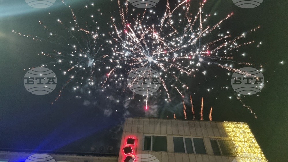 Търговище - коледна елха - светлини