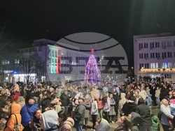 Търговище - коледна елха - светлини