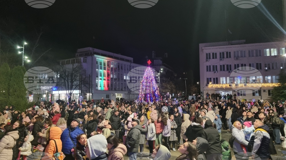 Търговище - коледна елха - светлини