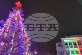 Търговище - коледна елха - светлини