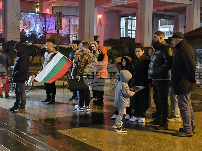 Във Видин граждани протестират с искания за оставка на правителството