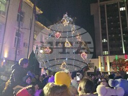 Ловеч - коледна елха - празнични светлини