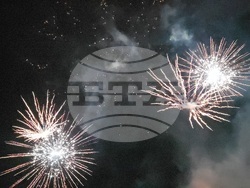 Ловеч - коледна елха - празнични светлини