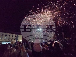 Ловеч - коледна елха - празнични светлини