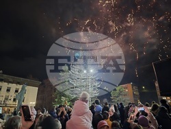 Ловеч - коледна елха - празнични светлини