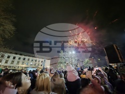 Ловеч - коледна елха - празнични светлини