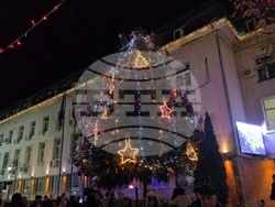 Ловеч - коледна елха - празнични светлини