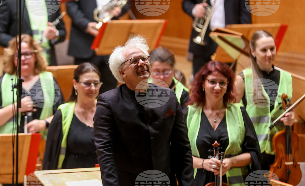 Зала "България" - албум "Моцарт - Стоянова" - представяне