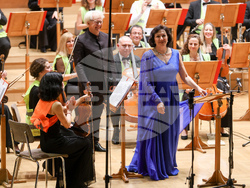 Зала "България" - албум "Моцарт - Стоянова" - представяне