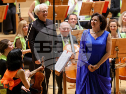 Зала "България" - албум "Моцарт - Стоянова" - представяне