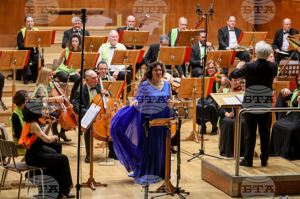 Зала "България" - албум "Моцарт - Стоянова" - представяне