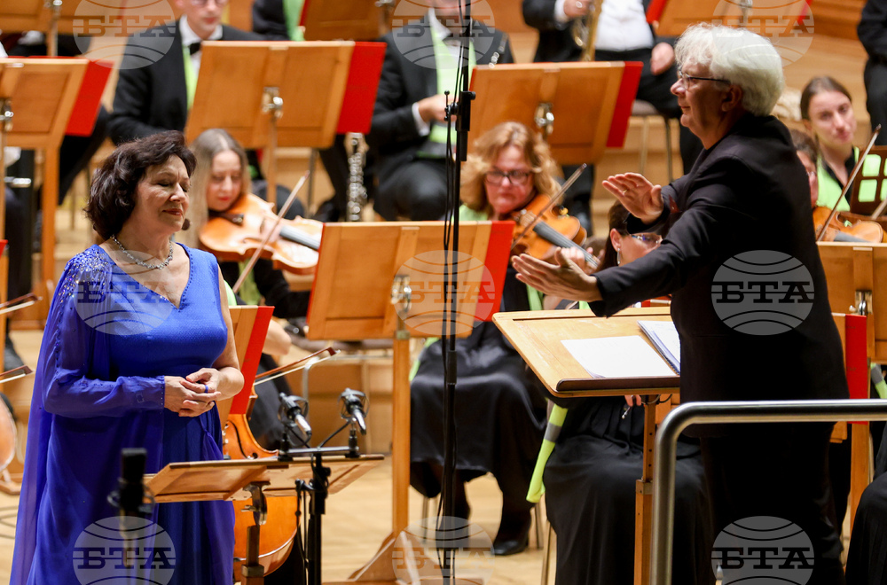 Зала "България" - албум "Моцарт - Стоянова" - представяне