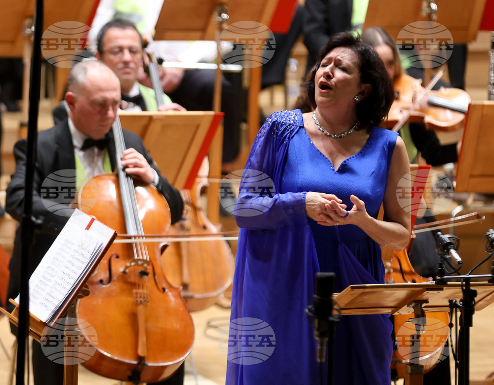 Зала "България" - албум "Моцарт - Стоянова" - представяне