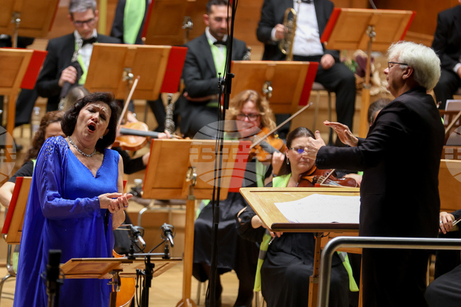 Зала "България" - албум "Моцарт - Стоянова" - представяне