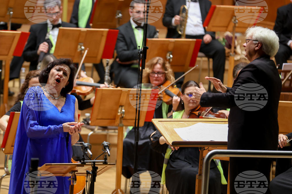 Зала "България" - албум "Моцарт - Стоянова" - представяне