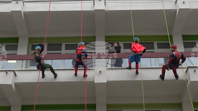 КосоваПрес: Супергерои донесоха радост на малките пациенти в Педиатричната клиника на Прищина